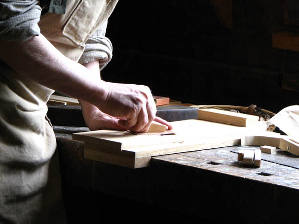 Nuestra <strong>carpintería de madera en  Outeiro de Rei</strong> es una empresa de <strong>herencia familiar</strong>, por lo que  contamos con gran <strong>experiencia </strong>en la profesión.